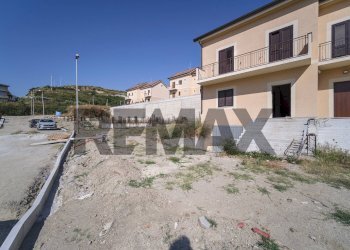 Edificio all\'aperto - Semi-detached house C/da Petrazza
 
5, Messina - photo 11