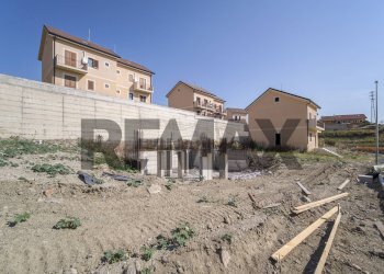 Edificio all\'aperto - Semi-detached house C/da Petrazza
 
5, Messina - photo 23