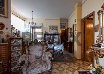 Sala da pranzo - Villa Via Danubio
 
12, Catania - foto 17