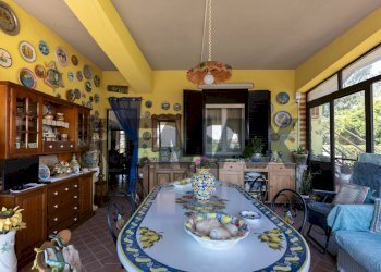 Sala da pranzo - Villa Via Danubio
 
12, Catania - foto 28