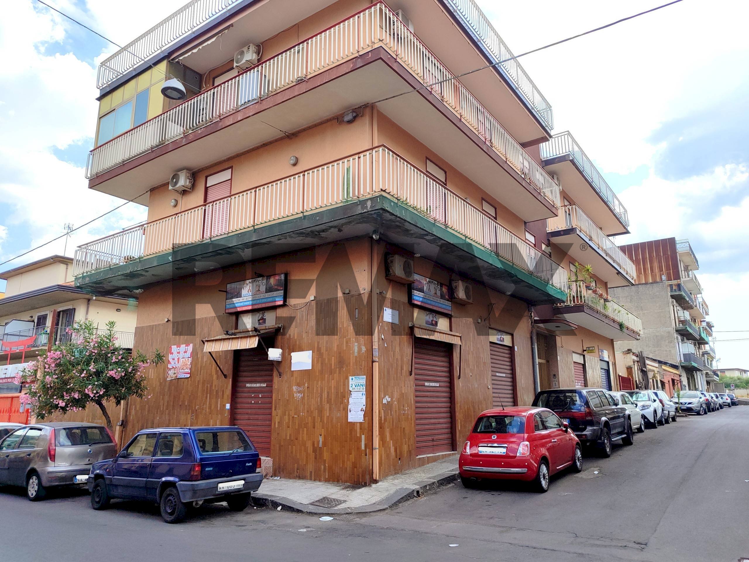 Edificio all\'aperto - Commercial Premises Via Andrea Costa
1-1A, Misterbianco - photo 3