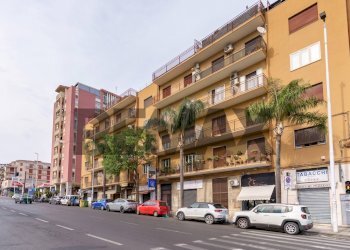 Edificio all\'aperto - Trilocale Via Vincenzo Giuffrida
 
182, Catania - foto 1