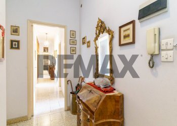 Hall / corridoio - Trilocale Via Vincenzo Giuffrida
 
182, Catania - foto 23
