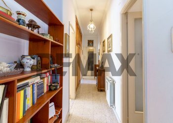 Hall / corridoio - Trilocale Via Vincenzo Giuffrida
 
182, Catania - foto 24