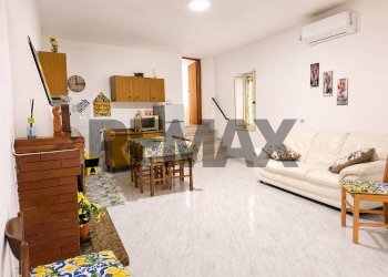 Sala da pranzo - Semi-detached house via Stingone
 
12, Ciorlano - photo 3