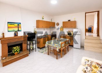 Sala da pranzo - Semi-detached house via Stingone
 
12, Ciorlano - photo 7
