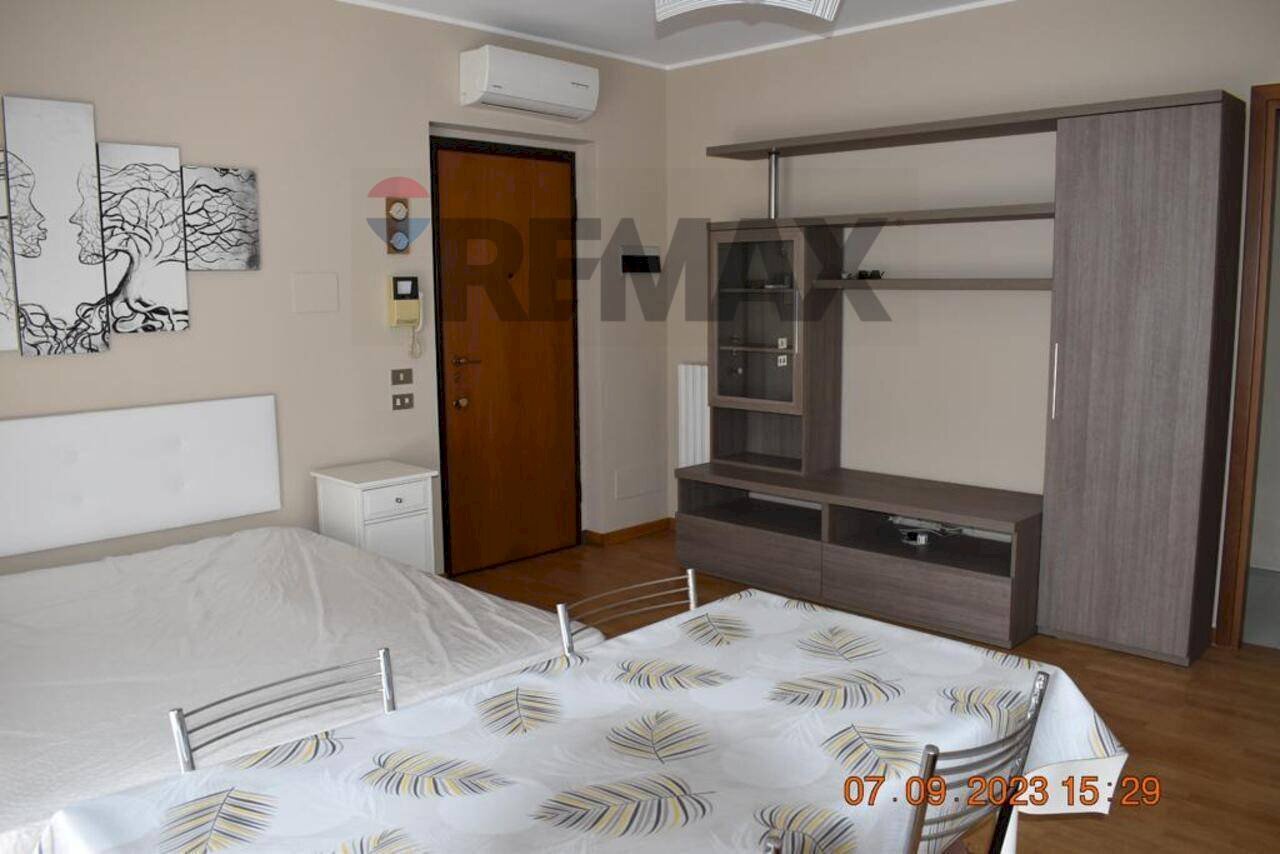 Camera / camera da letto - Monolocale VIA SIGNORELLI
 
167, Garbagnate Milanese - foto 1