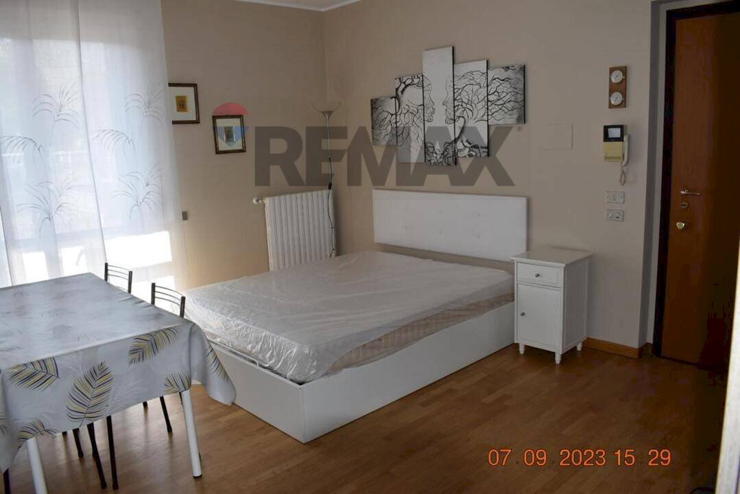 Camera / camera da letto - Monolocale VIA SIGNORELLI
 
167, Garbagnate Milanese - foto 3