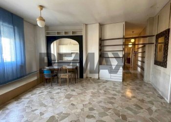 Ricezione / Lobby - Three-room apartment Via Gaetano Salvemini
 
-, Milano - photo 6