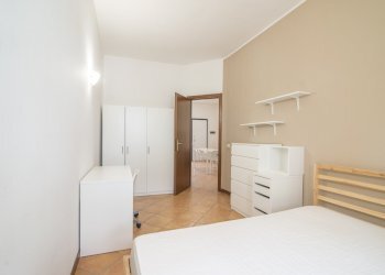 camera - Three-room apartment Via Alberoni
111, Piacenza - photo 16