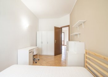 camera - Three-room apartment Via Alberoni
111, Piacenza - photo 17