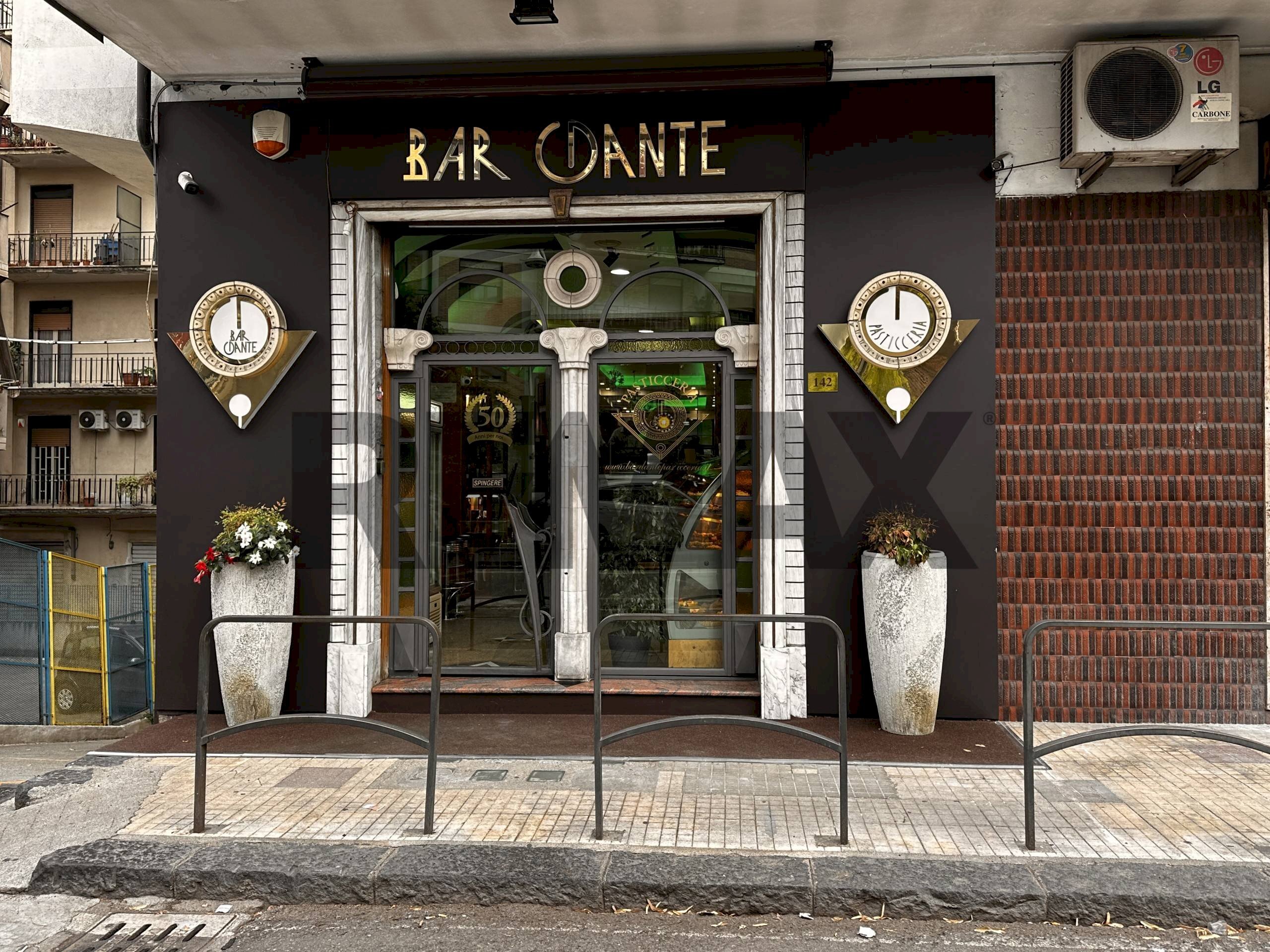 Edificio all\'aperto - Bar Tavola Calda - Fredda Via Pasquale Rossi
 
142, Cosenza - foto 1
