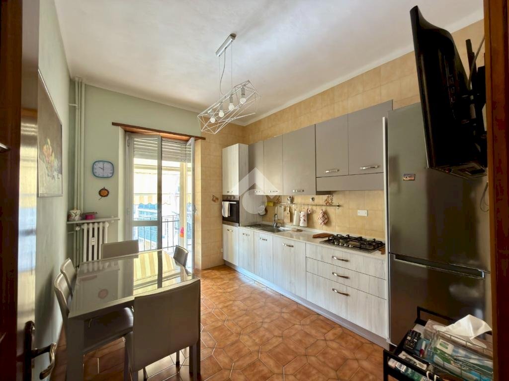 Three-room apartment Via Francesco Baracca, Torino (neighborhood Borgo Vittoria) - photo 1