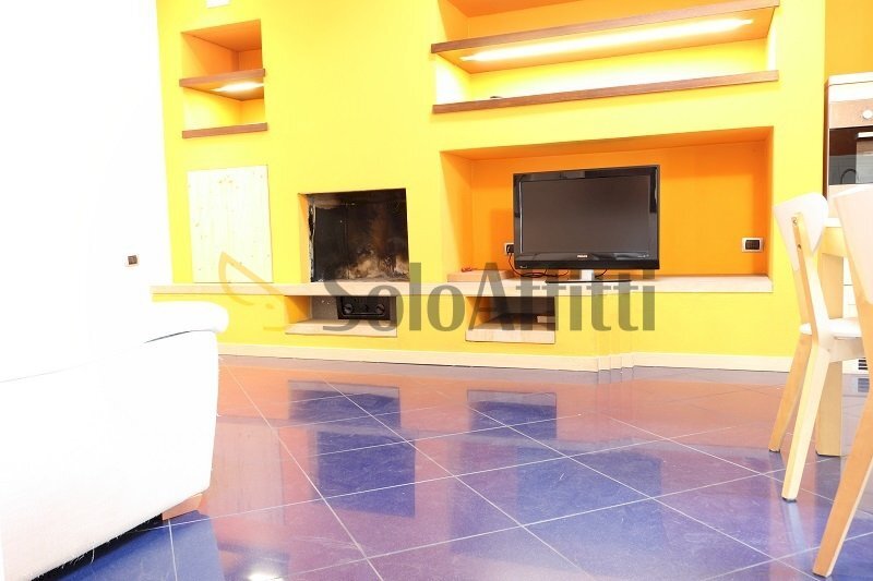 Soggiorno con cucina a vista - Three-room apartment via Filippo Turati 33, Limbiate - photo 3