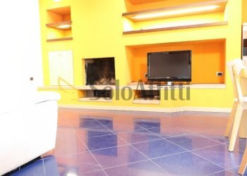 Soggiorno con cucina a vista - Three-room apartment via Filippo Turati 33, Limbiate - photo 3