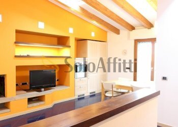 Soggiorno con cucina a vista - Three-room apartment via Filippo Turati 33, Limbiate - photo 4