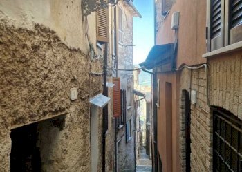 strada - One-room apartment Via della Piazza 8, Fiuggi - photo 7