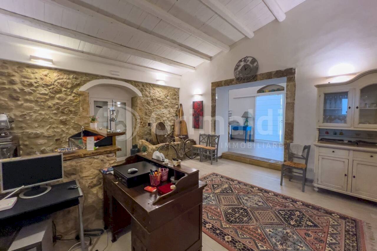 01.jpg - Ristorante SP19 0, Noto - foto 2