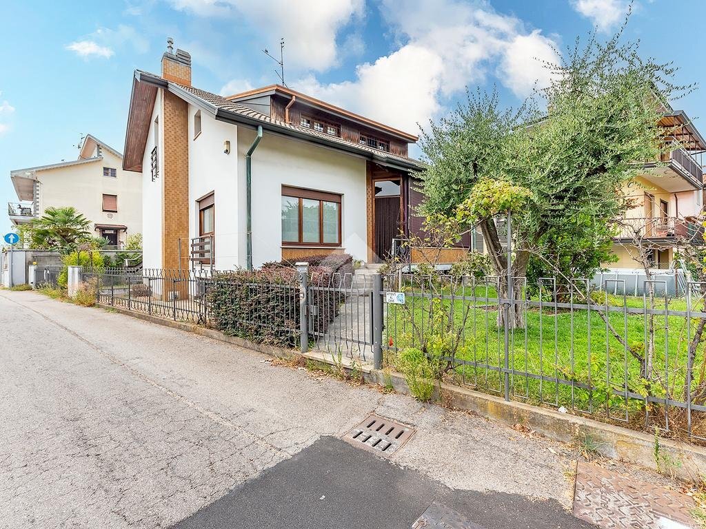 Villa Via Friuli, Lainate - photo 1