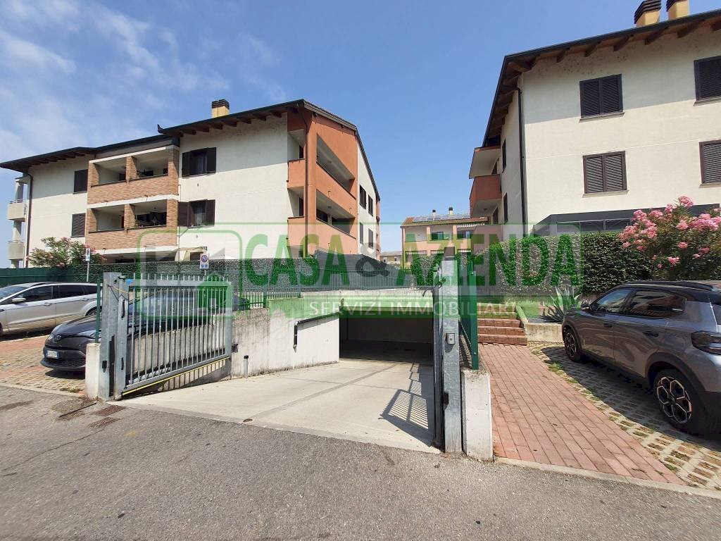 Three-room apartment via Don Francesco Donati, Casirate d'Adda - photo 1