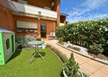 Semi-detached house Via grazia deledda, Santhià - photo 1