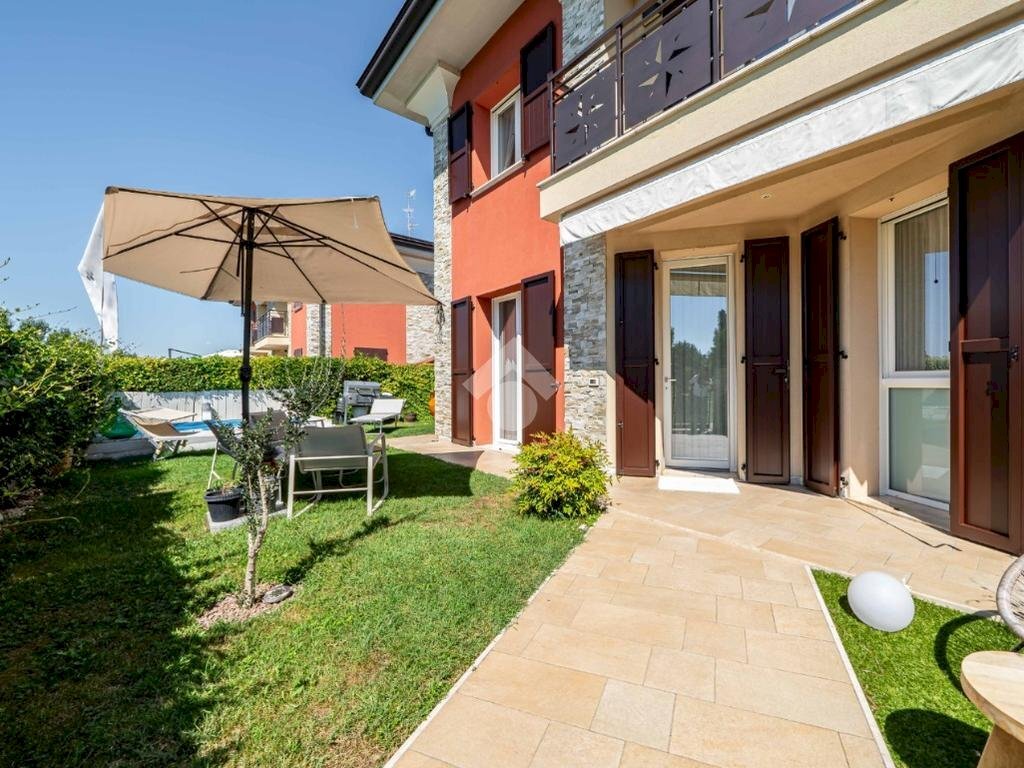 Villa a Schiera Via T. Tasso, Bagnolo in Piano - foto 1