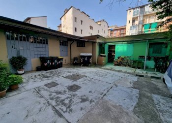 Shop via Isonzo, Torino (neighborhood San Paolo) - photo 6