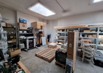 Shop via Isonzo, Torino (neighborhood San Paolo) - photo 13