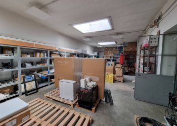 Shop via Isonzo, Torino (neighborhood San Paolo) - photo 14