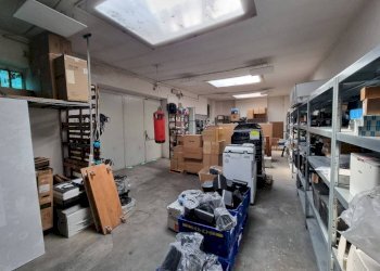 Shop via Isonzo, Torino (neighborhood San Paolo) - photo 15
