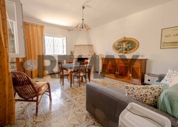 Sala da pranzo - Trilocale Strada Detta Delle Monache
 
4, Bari - foto 1