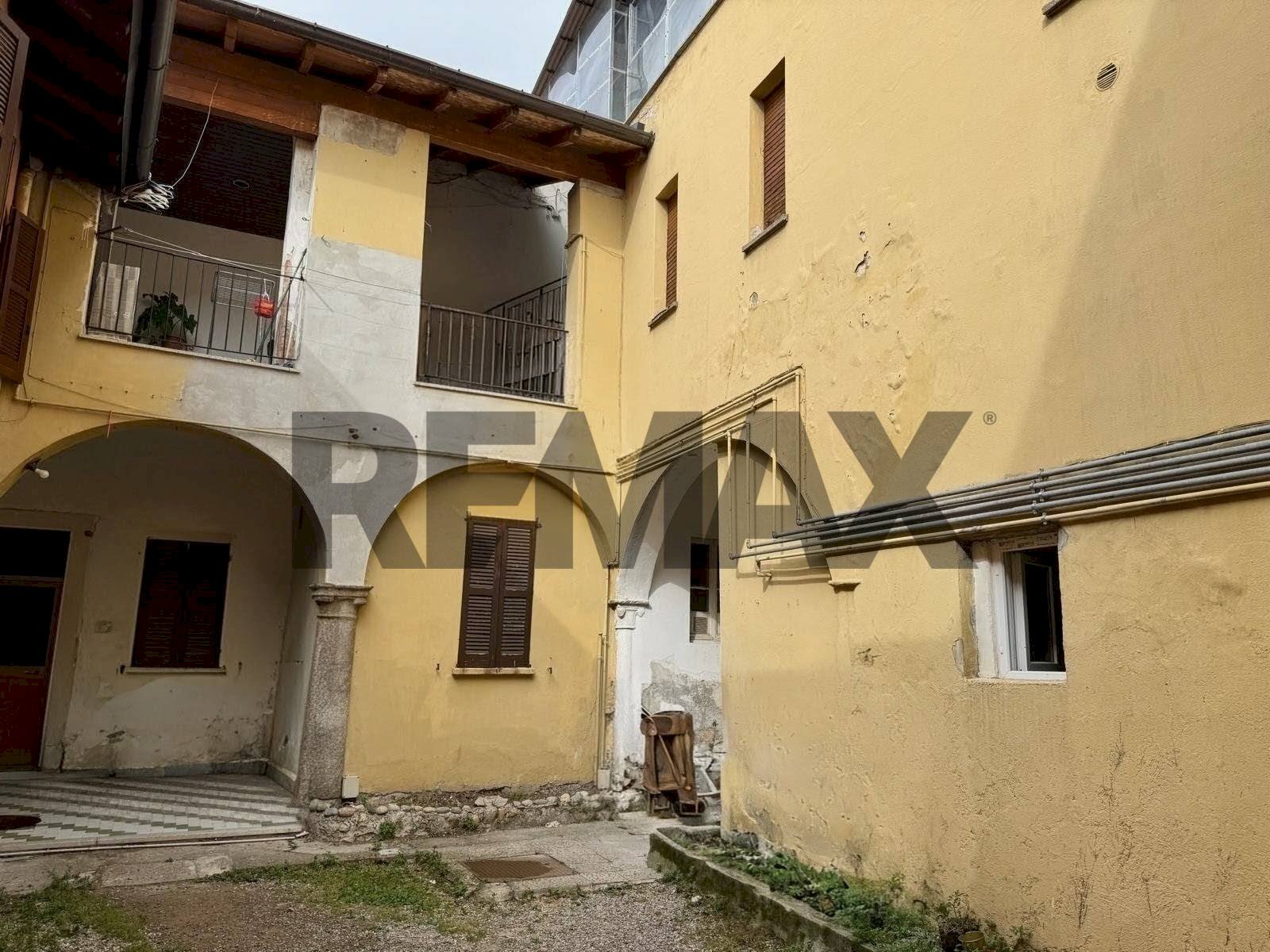 Edificio all\'aperto - Independent house VIA FRANGI
 
12, Villa Guardia - photo 1