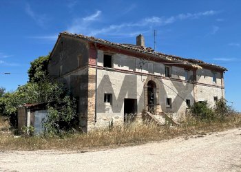 Casa all\'aperto - Casa indipendente contrada divina pastora
 
18, Tolentino - foto 1