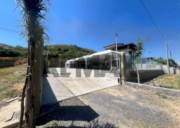 Casa all\'aperto - Terreno edificabile Viale Resistenza Partigiana
300, Palagonia - foto 2