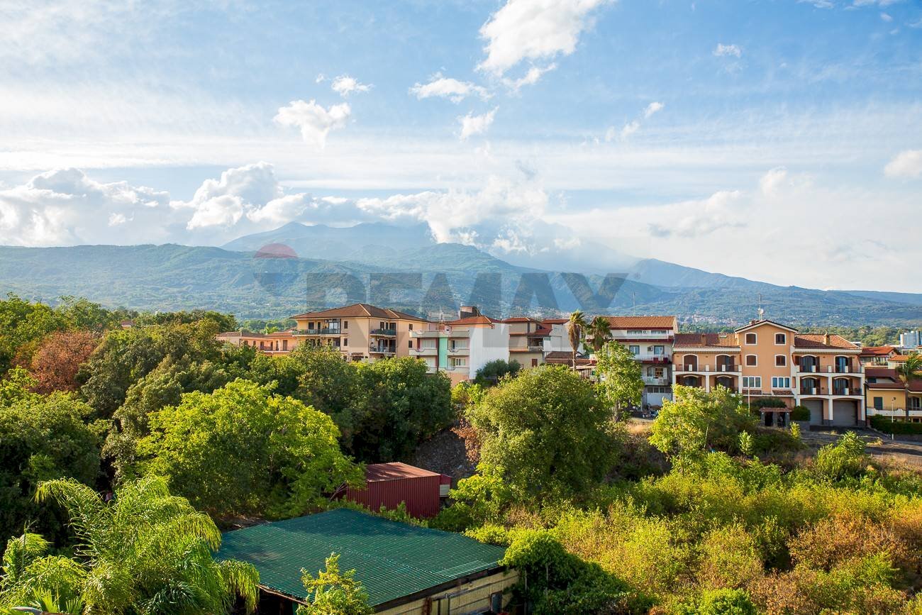 Vista delle montagne - Appartamento Via Finocchiaro
 
34, Santa Venerina - foto 1