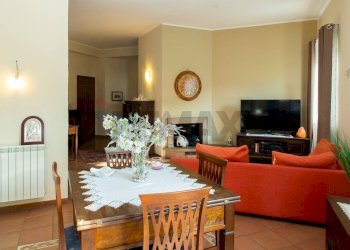 Sala da pranzo - Appartamento Via Finocchiaro
 
34, Santa Venerina - foto 4