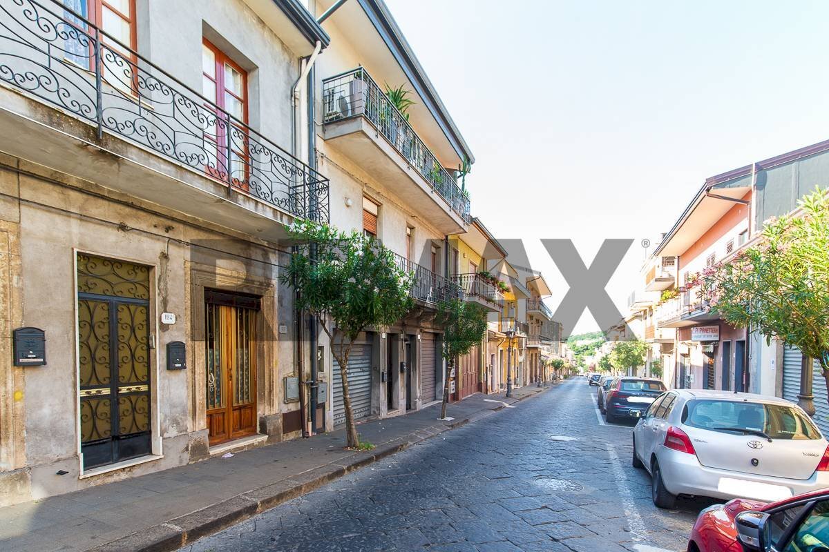 Edificio all\'aperto - Three-room apartment Via Garibaldi
 
118, Zafferana Etnea - photo 1