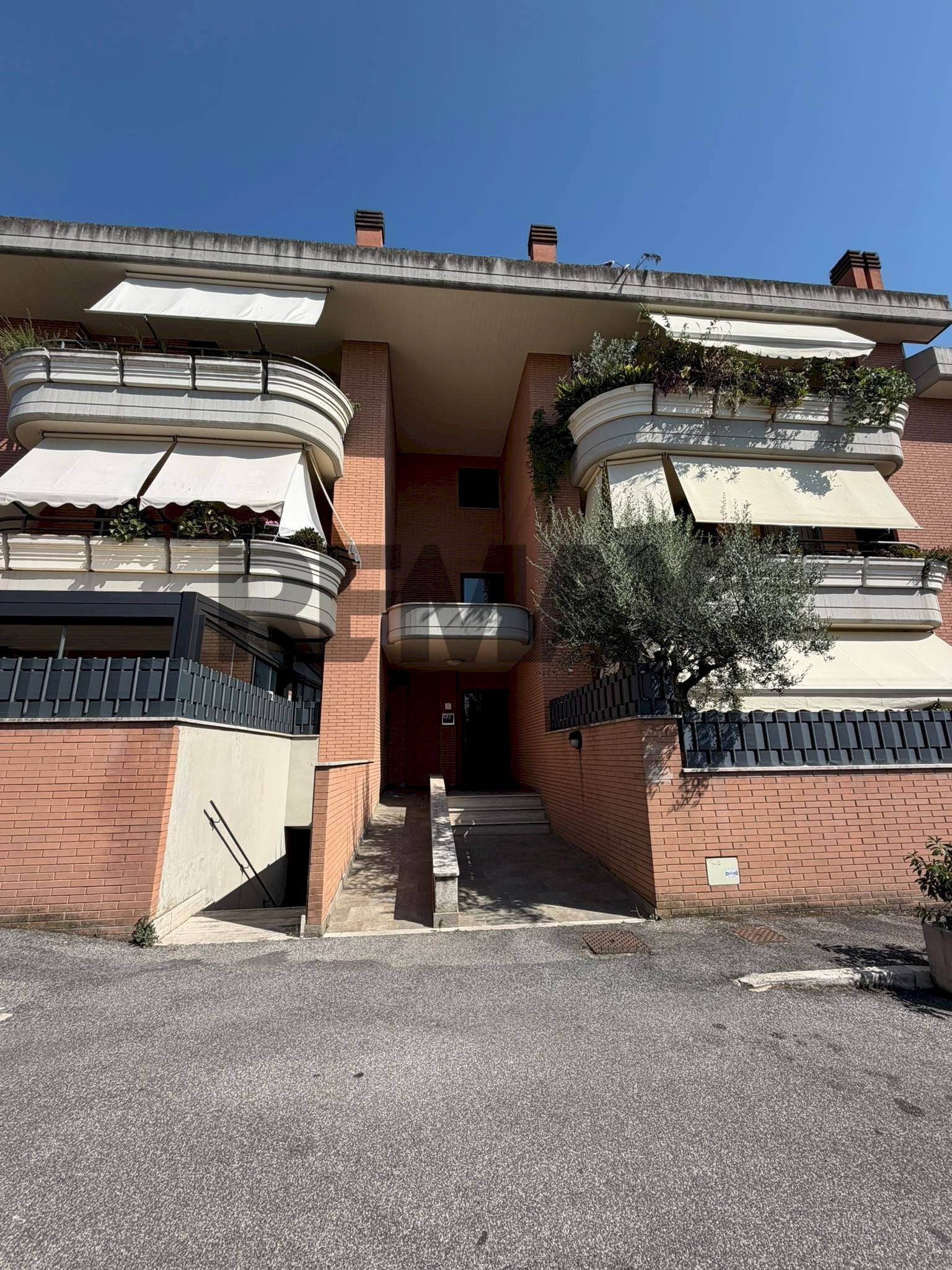 Edificio all\'aperto - Two-room apartment Via Di Vermicino
 
92, Roma - photo 1