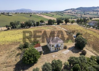 Vista delle montagne - Rustico Contrada Mattonata
 
29, Recanati - foto 26