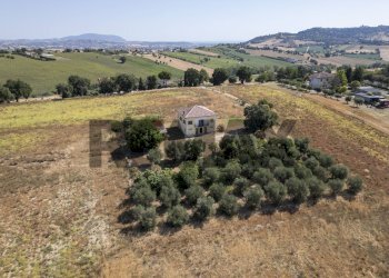 Vista delle montagne - Rustico Contrada Mattonata
 
29, Recanati - foto 27