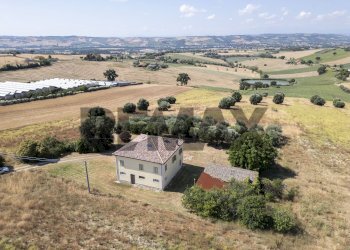 Vista dell\'acqua - Rustico Contrada Mattonata
 
29, Recanati - foto 29