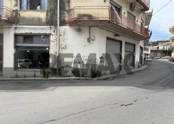 Edificio all\'aperto - Attività Commerciale corso matteotti
99, Giarre - foto 1