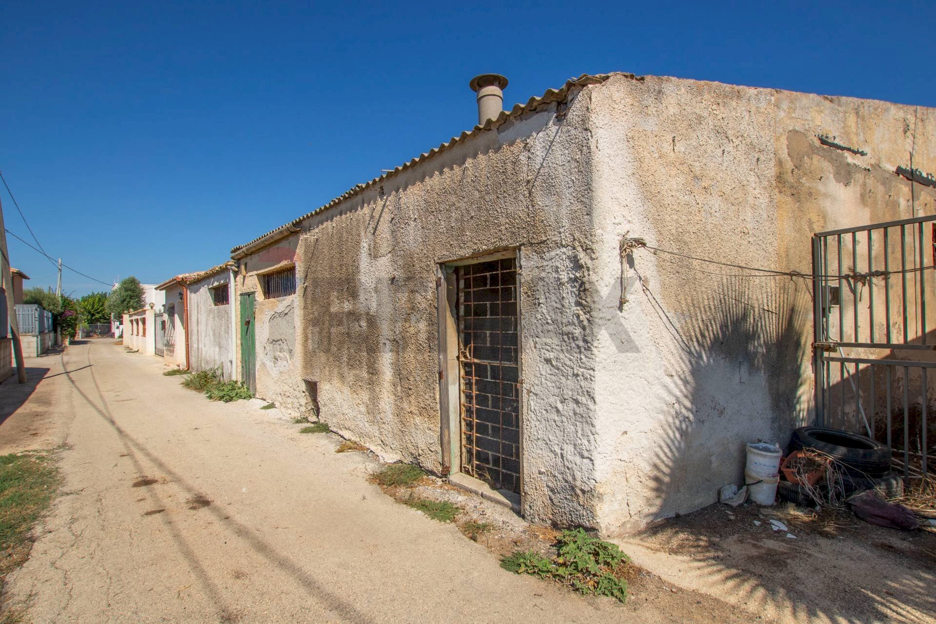 Casa all\'aperto - Shed via Rumania
 
4, Siracusa - photo 1