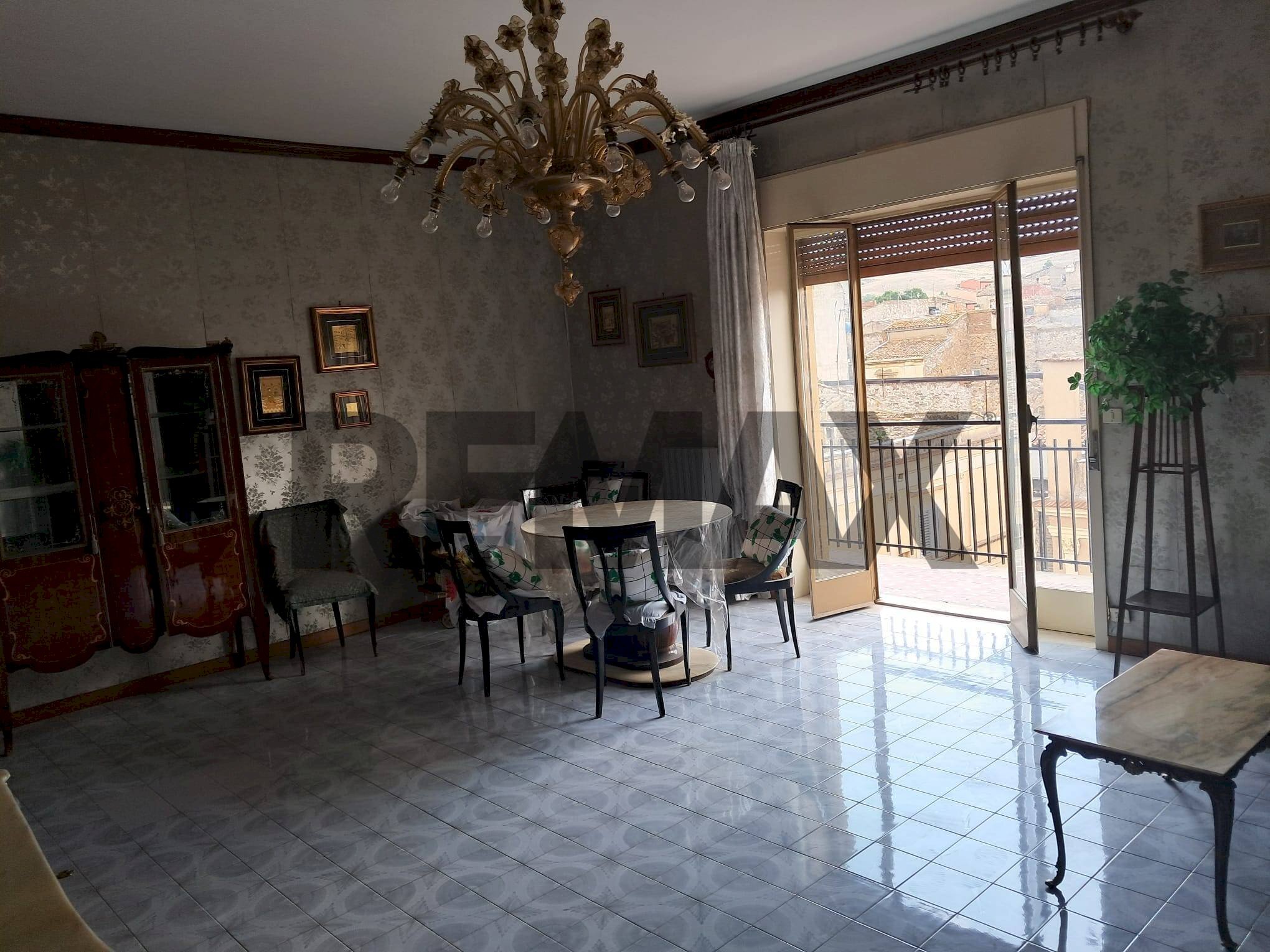 Sala da pranzo - Three-room apartment Corso Giuseppe Garibaldi
170, Villarosa - photo 3