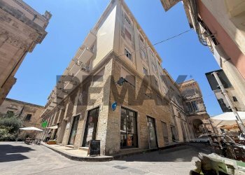 Edificio all\'aperto - Attività Commerciale Piazza San Giuseppe
24, Siracusa - foto 1