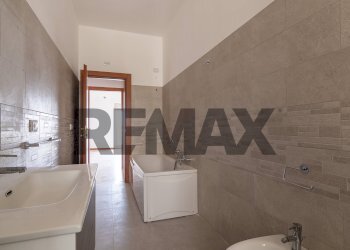Bagno - Trilocale via Adda
 
33, Siracusa - foto 30