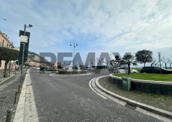 Edificio all\'aperto - Commercial Premises corso umberto
123, Pozzuoli - photo 1