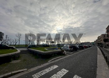 Edificio all\'aperto - Commercial Premises corso umberto
123, Pozzuoli - photo 2