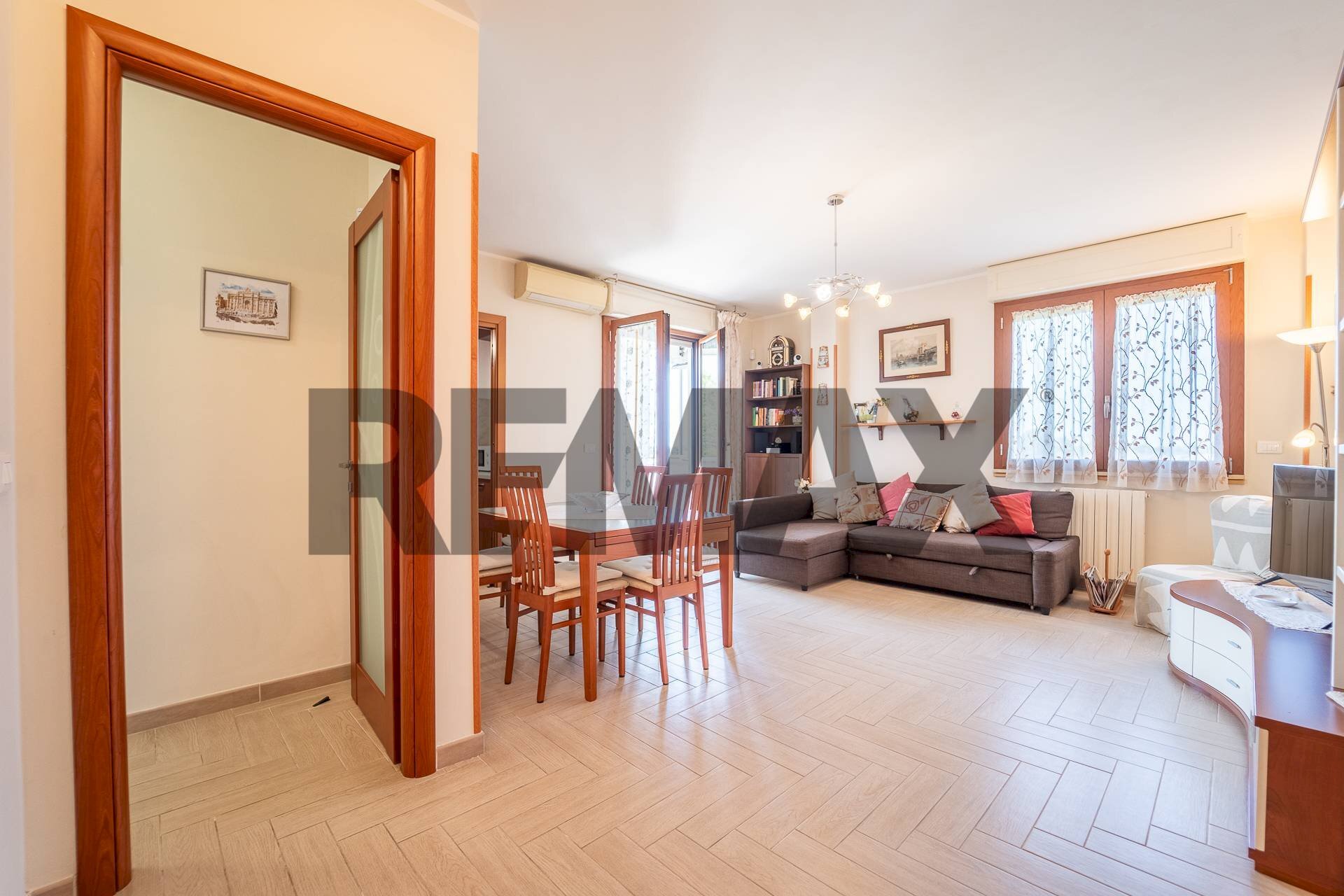 Sala da pranzo - Quadrilocale Via Dei Basaldella
 
11, Roma - foto 1