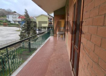 Balcone - Apartment Via F. De Sanctis
 
35, Flumeri - photo 2